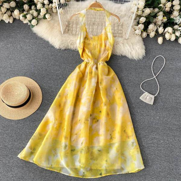 Lillemotiivide ja ümara kaelusega pikk kleit