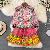 Naiste kaasaegne lühike pikkade varrukatega kleit