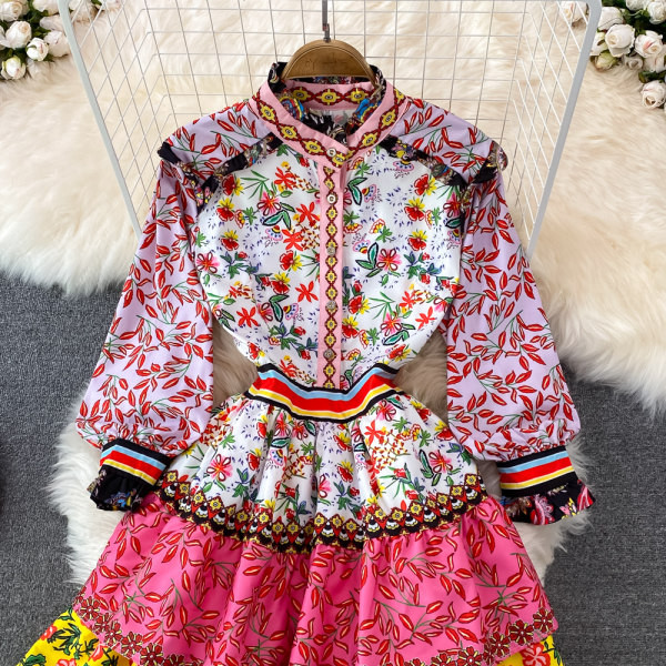 Naiste kaasaegne lühike pikkade varrukatega kleit