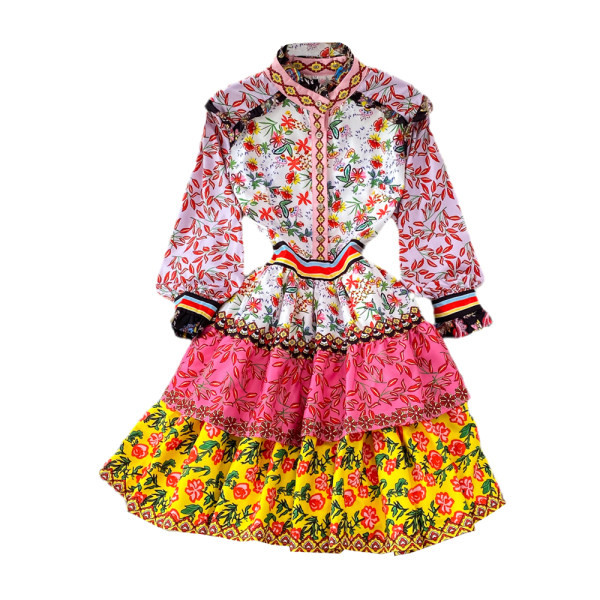 Naiste kaasaegne lühike pikkade varrukatega kleit