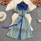 Mustrilise mustri ja teksatükkidega vabaaja kleit