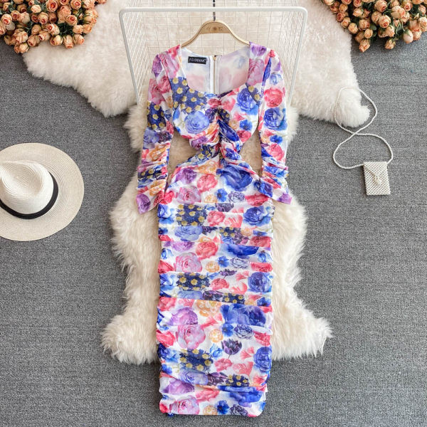 Kogutud värviline ümara kaelusega naiste kleit