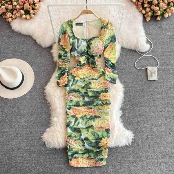 Kogutud värviline ümara kaelusega naiste kleit