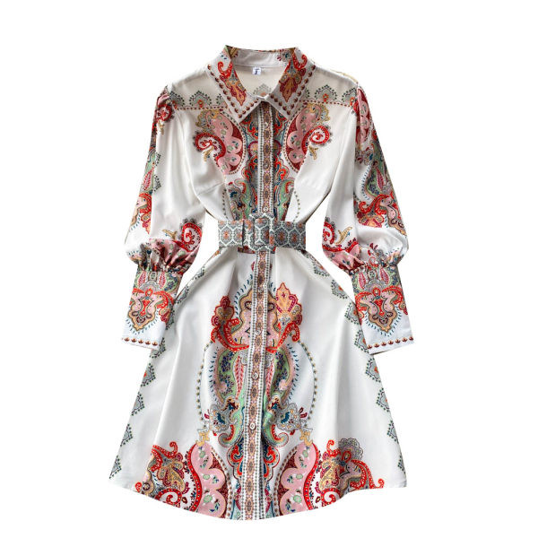 Värviline naiste kleit klassikalise krae ja vööga