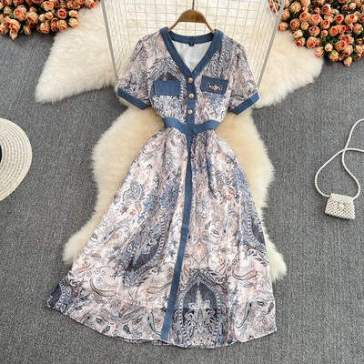 Värviline naiste nööpidega kleit