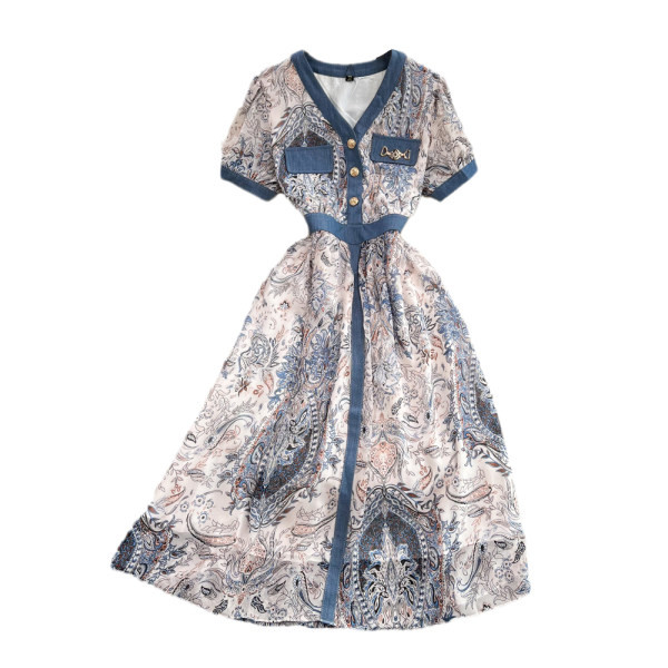 Värviline naiste nööpidega kleit