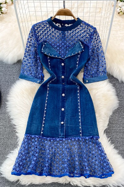 Moodne pärlite ja pitsiga teksakleit