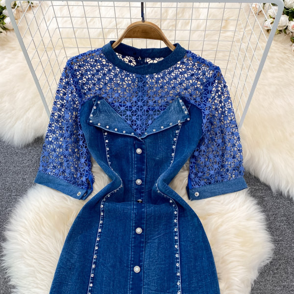 Moodne pärlite ja pitsiga teksakleit