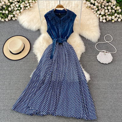 Naiste pikk täpiline kleit vööga