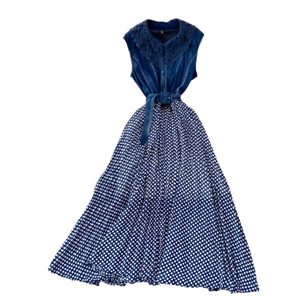 Naiste pikk täpiline kleit vööga