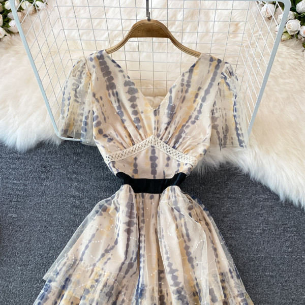 Rochie lungă de damă, decupată, cu mâneci scurte