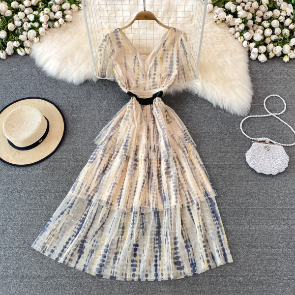 Rochie lungă de damă, decupată, cu mâneci scurte