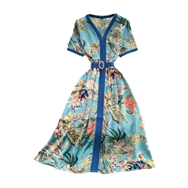 Naiste värviline lühikeste varrukatega kleit