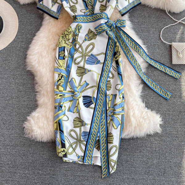 Γυναικείο κομψό φόρεμα με ζώνη και οβάλ λαιμόκοψη