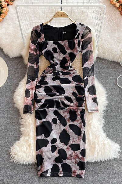 Moodne naiste istuv loomatrükiga kleit