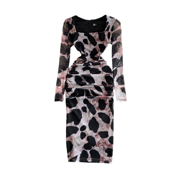 Moodne naiste istuv loomatrükiga kleit