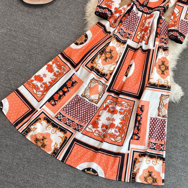 Oranži värvi naiste kleit 3/4 varrukatega