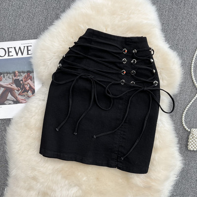 Naiste kõrge vöökoha ja lipsudega teksaseelik