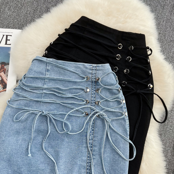 Naiste kõrge vöökoha ja lipsudega teksaseelik