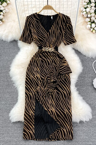 Stiilne spitsikaela ja lühikeste varrukatega kleit