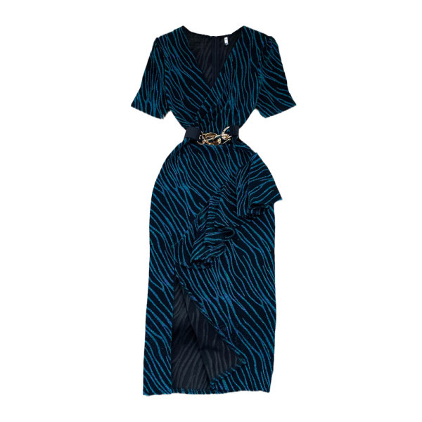 Stiilne spitsikaela ja lühikeste varrukatega kleit