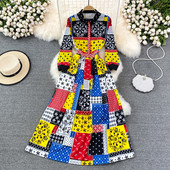 Värviline pikkade varrukatega kleit