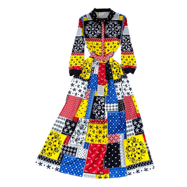 Värviline pikkade varrukatega kleit