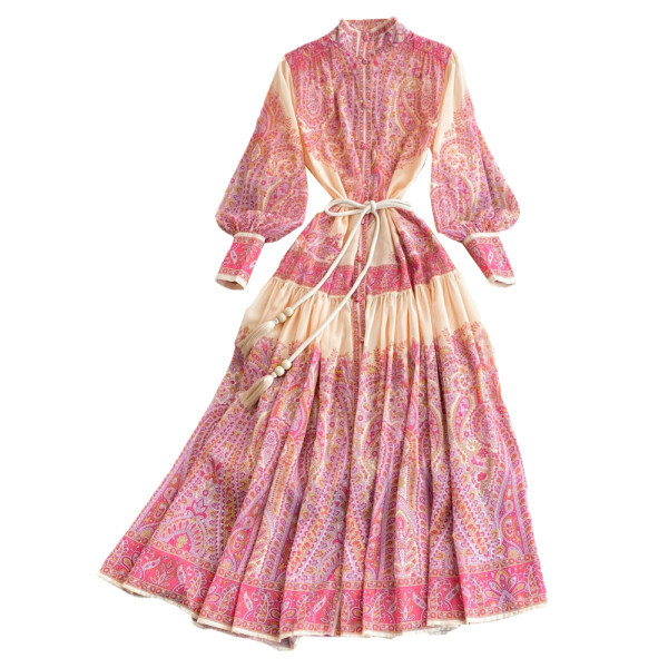 Pikk lipsudega kleit