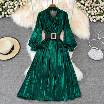 Γυναικείο μοντέρνο φόρεμα με ζώνη και λαιμόκοψη