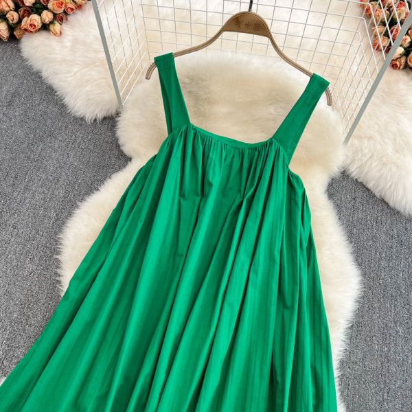 Kaasaegne naiste kleit rihmadega rohelist värvi