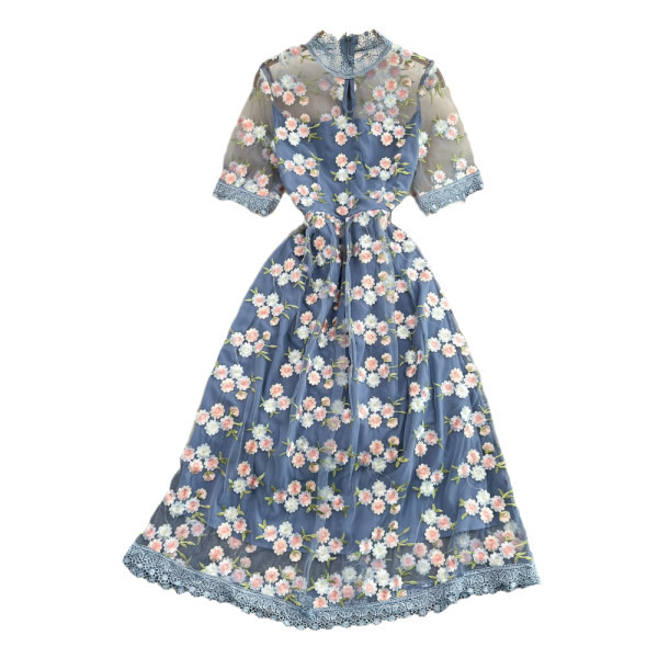 Lilledega pikk naiste kleit