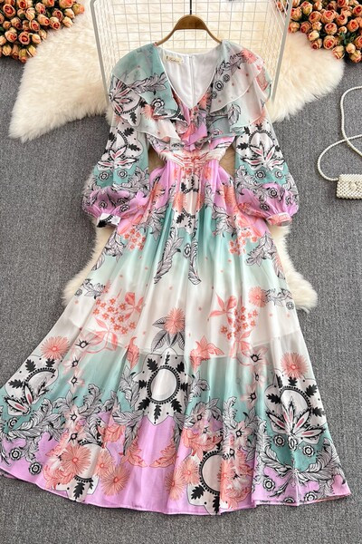 Spitsikaelusega naiste kleit - mitut värvi