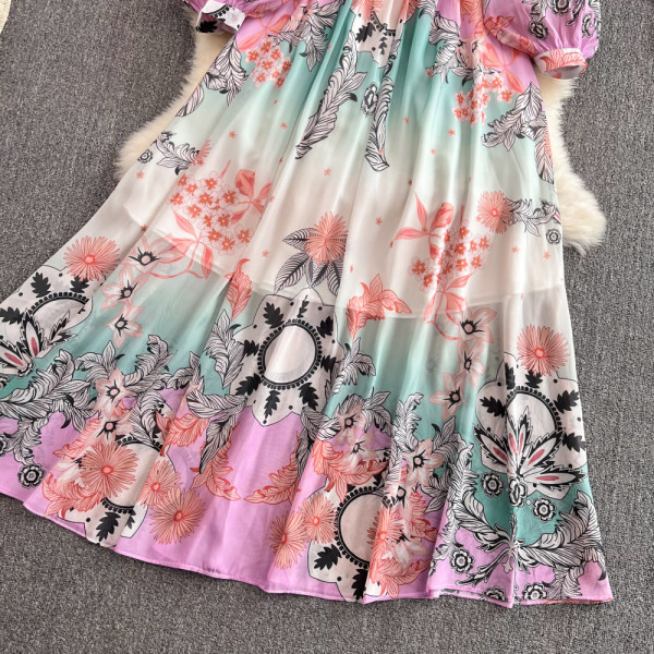 Spitsikaelusega naiste kleit - mitut värvi