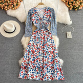 Naiste vabaaja kleit spitsikaelusega ja lillemotiiviga