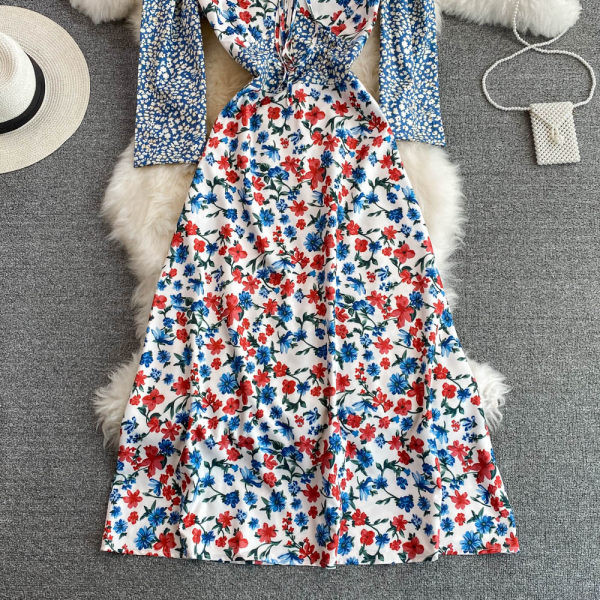 Naiste vabaaja kleit spitsikaelusega ja lillemotiiviga