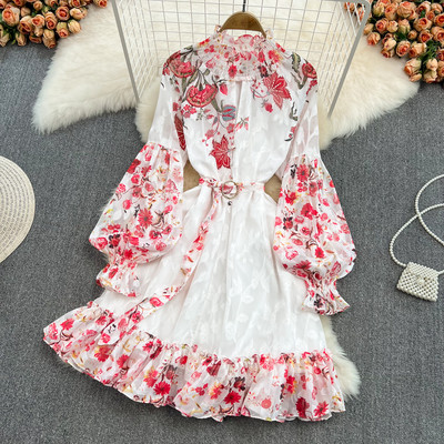 Praegune laiade varrukatega kleit