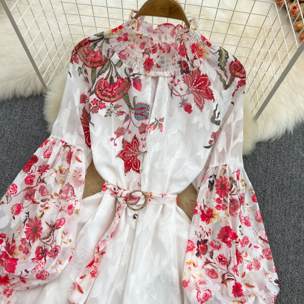 Praegune laiade varrukatega kleit