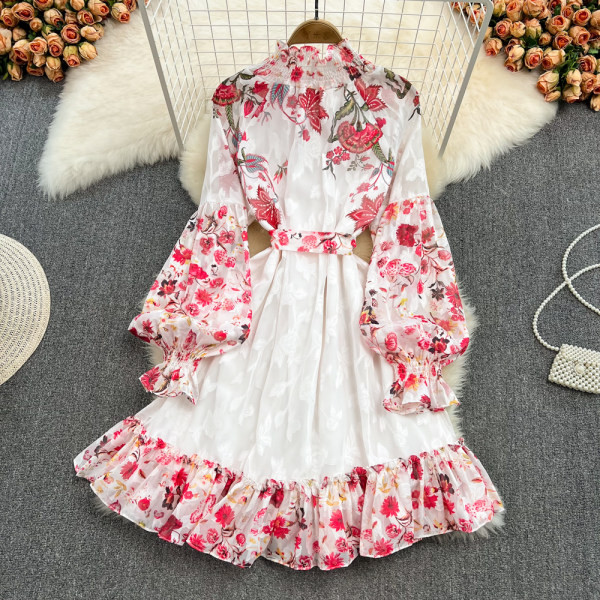 Praegune laiade varrukatega kleit