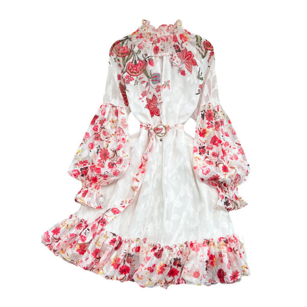 Praegune laiade varrukatega kleit