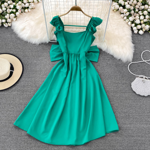 Ühevärviline paelaga naiste kleit