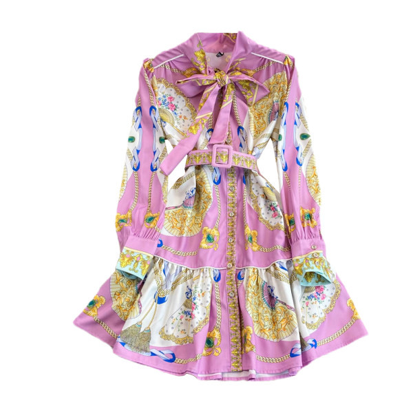 Moodne värviline kleit vööga