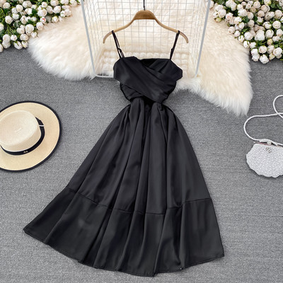 Stiilne õhukeste rihmadega kleit