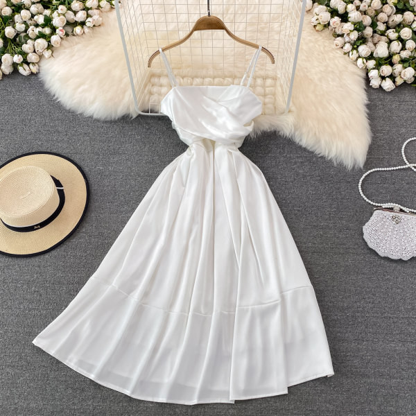 Stiilne õhukeste rihmadega kleit