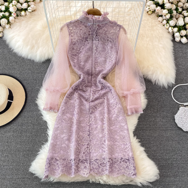 Lilla naiste kleit pitsiga