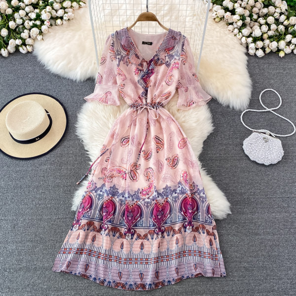 Suveks sobiv naiste kleit