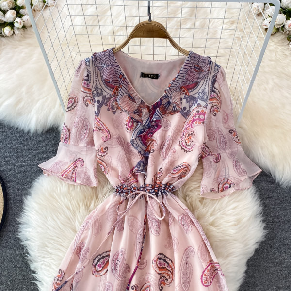 Suveks sobiv naiste kleit