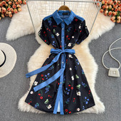 Keskmise pikkusega vabaaja kleit