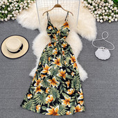 Uut mudelit õhukeste rihmade ja lillemustriga suvine naiste kleit