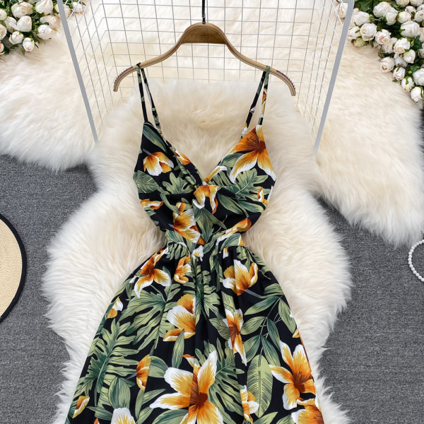 Uut mudelit õhukeste rihmade ja lillemustriga suvine naiste kleit