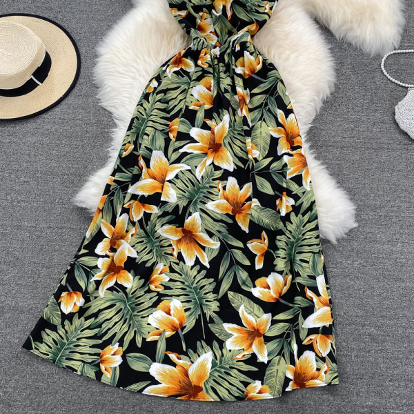 Uut mudelit õhukeste rihmade ja lillemustriga suvine naiste kleit